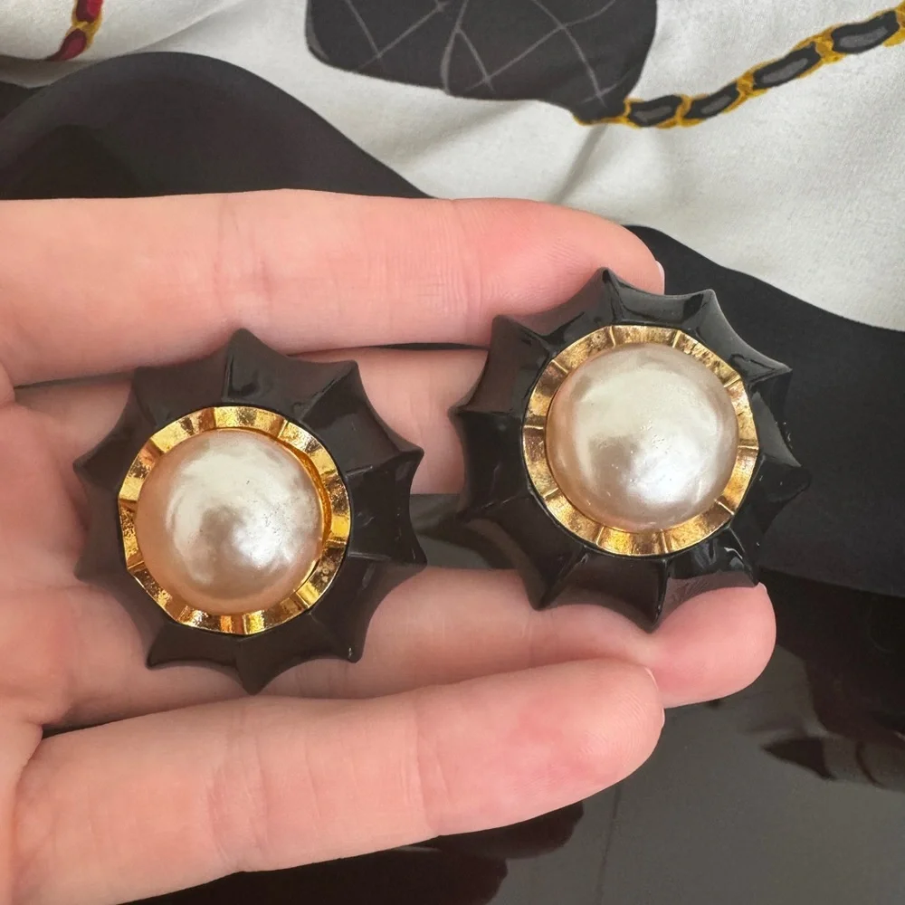 LOT 1280 24K gold plated CHANEL vintage earrings